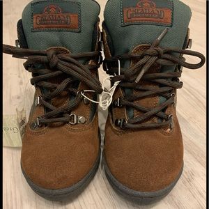 NWT Genuine Leather Greatland Footwear for Boys